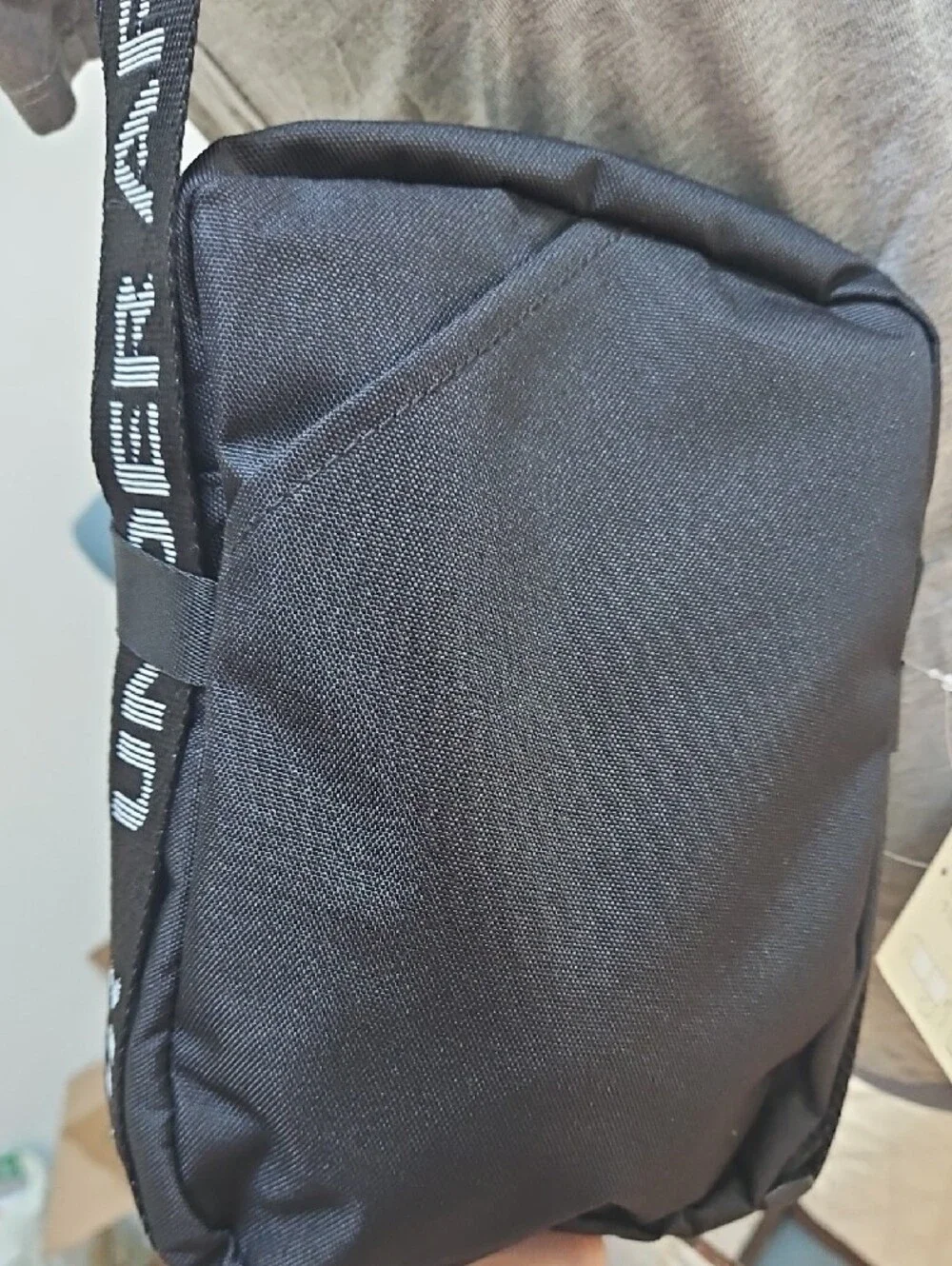Under Armour Black Compact Crossbody Messenger Bag